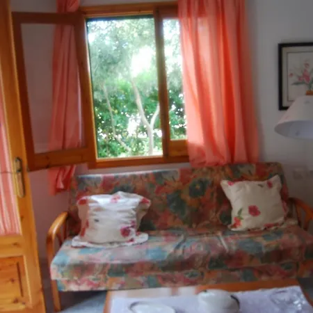 Es Pins Apartment Cala Blanca  Room photo